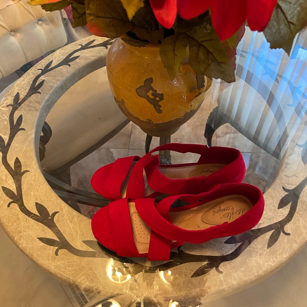 Red suede sandles - Picture 2 of 2